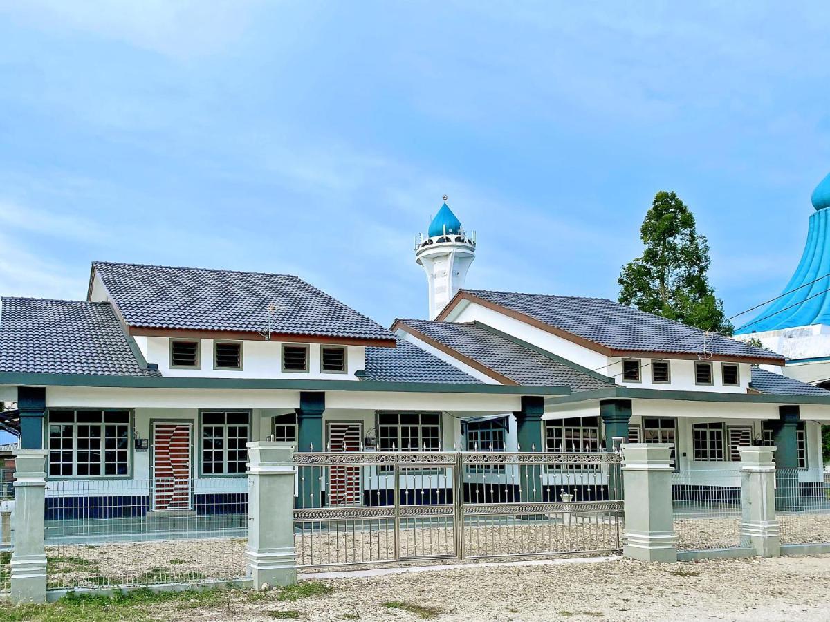 Nazza Homestay Besut With Swimming Pool Kampung Raja Exterior foto
